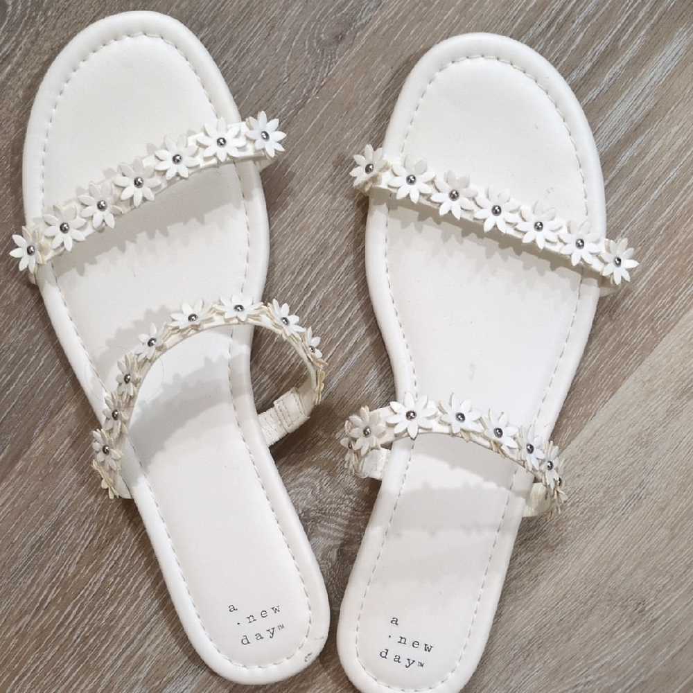 A New Day Women's White Floral Sandals